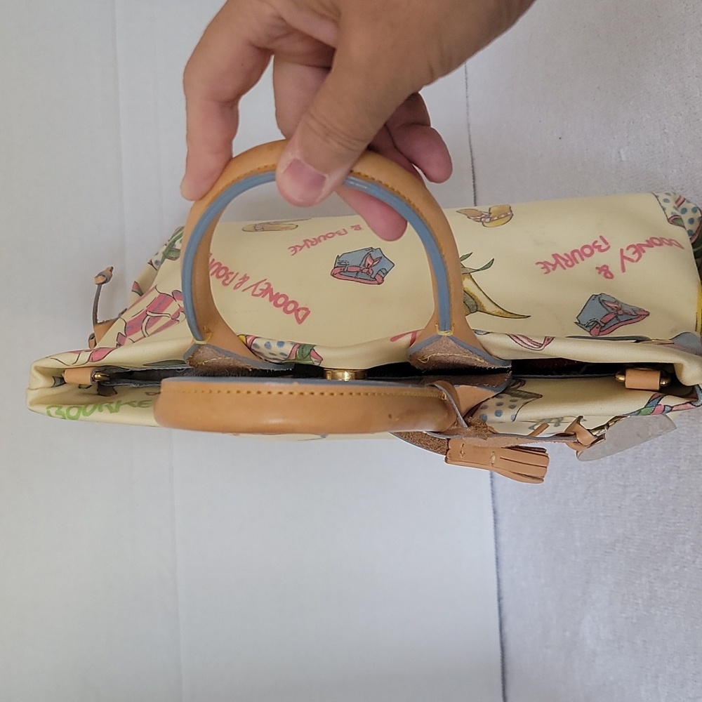 Dooney & Bourke vintage beach design coated canvas handbag - Picture 11 of 16